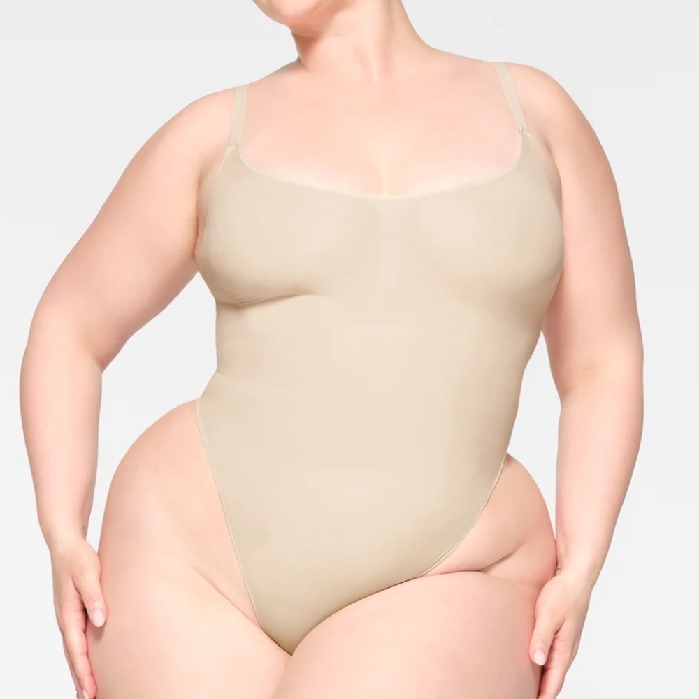 NWT Skims‎ Everyday Sculpt Bodysuit Sand Size L